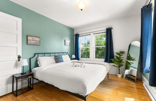 Moncton House | Spacious 8 bed stay - HOT TUB, Patio, fireplace, 3 full bathrooms private home in Moncton