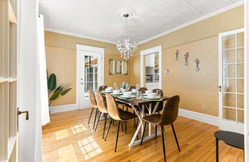 Moncton House | Spacious 8 bed stay - HOT TUB, Patio, fireplace, 3 full bathrooms private home in Moncton