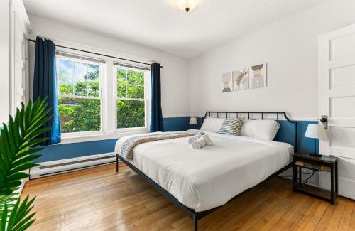 Moncton House | Spacious 8 bed stay - HOT TUB, Patio, fireplace, 3 full bathrooms private home in Moncton