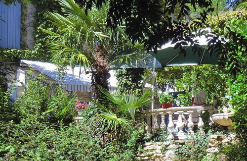 Villepinte House | Spacious 8-bedroom country house in Villepinte with private pool and parking