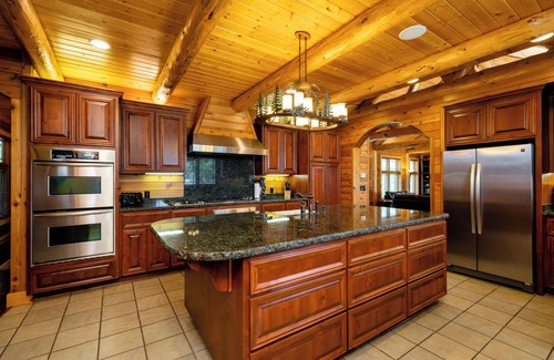 Klamath Falls House | Spacious 9-bedroom house with WiFi, AC in charming Klamath Falls
