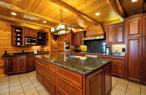 Klamath Falls House | Spacious 9-bedroom house with WiFi, AC in charming Klamath Falls