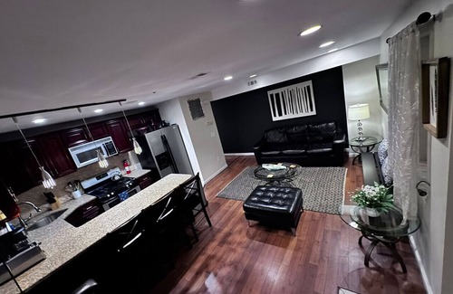 Union City Apartment | Spacious Amazing 3 Bedroom - 15 Mins to NY