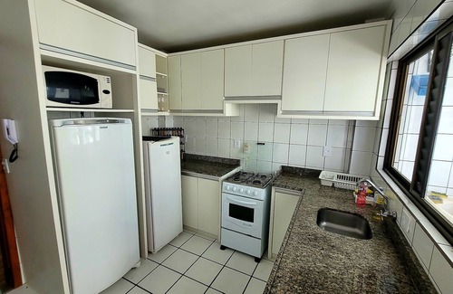 Castelo Branco Apartment | Spacious and Air-conditioned in Meia Praia