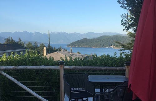 Gibsons Apartment | Spacious and bright Basement Suite, 5 min to Gibsons Landing, beach and marina