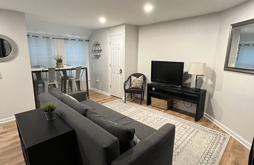 Trinidad Apartment | Spacious and bright 1bd English basement near Capitol w/free street parkingn