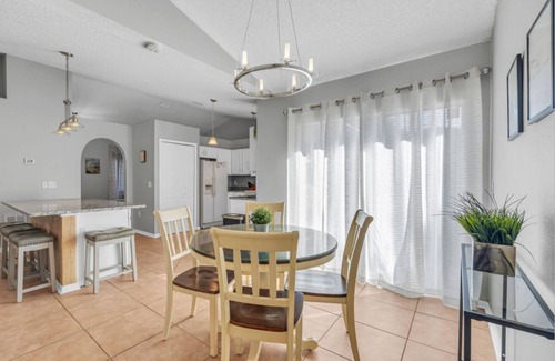 Sandalwood House | Spacious and Comfy 4b/2bath Family friendly and Quiet neighborhood