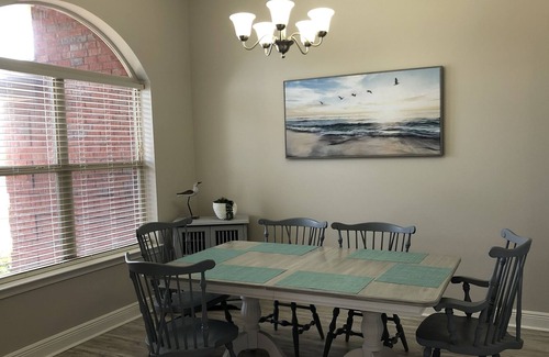 Gulf Breeze House | SPACIOUS and COZY 4 bedroom home w pool & spa