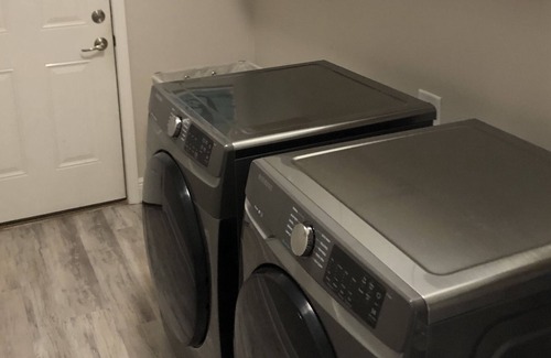 Gulf Breeze House | SPACIOUS and COZY 4 bedroom home w pool & spa