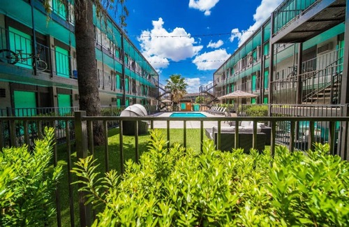 Riverside Apartment | Spacious and Cozy King Bed 2BR Suite 5 Min to DT