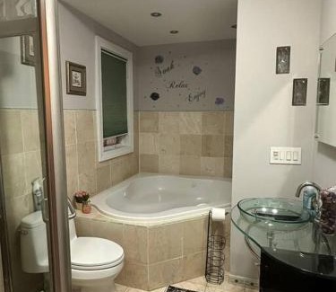 Malden Apartment | Spacious and Cozy- near T-station-Quiet Neighborhood!