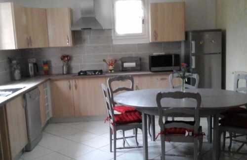 Esparron-de-Verdon Apartment | spacious and fresh domisiladore apartment in a quiet area with direct access to the lake