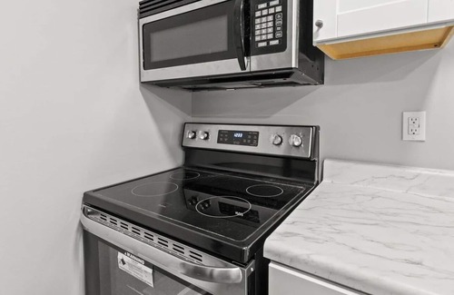 Huntsville Apartment | Spacious and Fully Renovated-C 2 BR, 1 RR