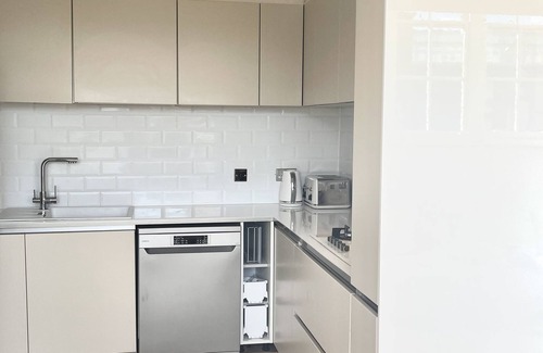 North Kensington House | Spacious and Light Contemporary Townhouse