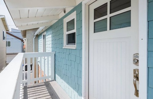 Mission Beach Villa | Spacious and lofty 3 bedroom with A/C & Extra Den!