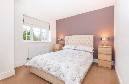 York House | Spacious and Modern Townhouse I Pass The Keys