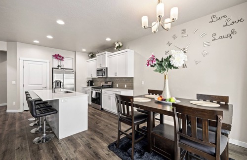 Meridian House | Spacious and Peaceful 4BR/2.5 House with Modern Comforts and Private Yard