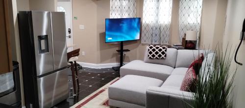 Le Droit Park Apartment | Spacious and Private 3BR, 3BA with free parking near Downtown Washington DC