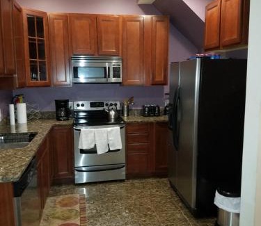 Le Droit Park Apartment | Spacious and Private 3BR, 3BA with free parking near Downtown Washington DC
