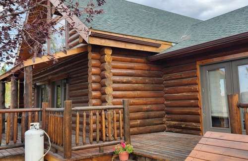 Casper Cabin | Spacious and secluded cabin overlooking North Platte River valley.