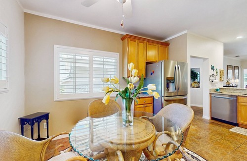 Burnt Store Marina Condo | Spacious and snowbird friendly home with W/D, close to beaches, parks and harbor