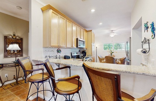 Burnt Store Marina Condo | Spacious and snowbird friendly home with W/D, close to beaches, parks and harbor