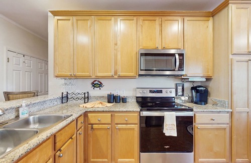 Burnt Store Marina Condo | Spacious and snowbird friendly home with W/D, close to beaches, parks and harbor