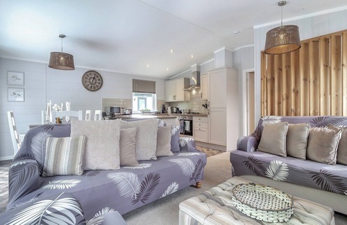 Earls Colne Ski Chalet | Spacious and very comfortable stylish lodge with one double with en suite shower and two twin.