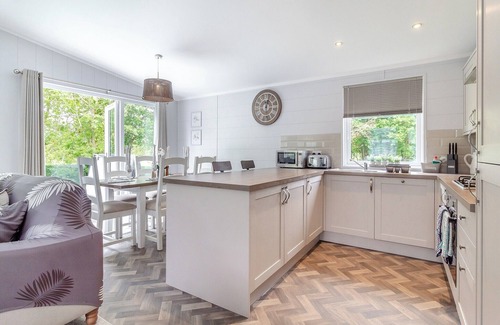 Earls Colne Ski Chalet | Spacious and very comfortable stylish lodge with one double with en suite shower and two twin.