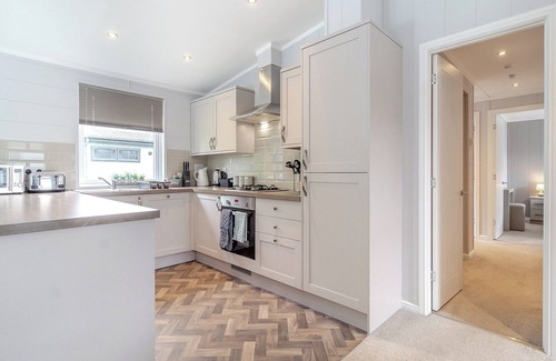 Earls Colne Ski Chalet | Spacious and very comfortable stylish lodge with one double with en suite shower and two twin.