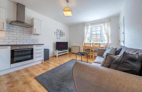 Bishop's Stortford Apartment | Spacious Apartment near Stansted Airport & Bishops Stortford Town Centre