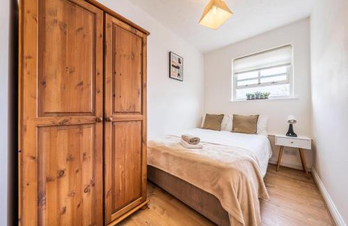 Bishop's Stortford Apartment | Spacious Apartment near Stansted Airport & Bishops Stortford Town Centre