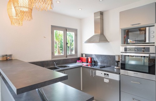 Anse des Rochers Apartment | Spacious apartment Rêve d'Outre Mer in a secure complex with swimming pool