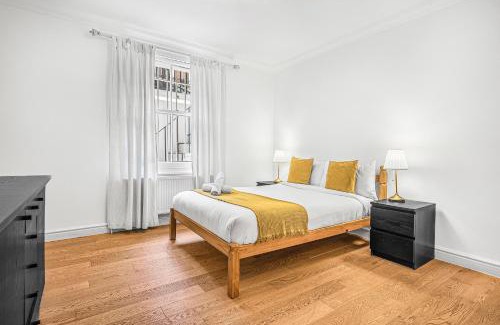 Courtfield Apartment | Spacious Apartment 5 Mins Walk to South Kensington, Hyde Park, Chelsea, Perfect For Families, Free Tea, Coffee, Super Fast WiFi