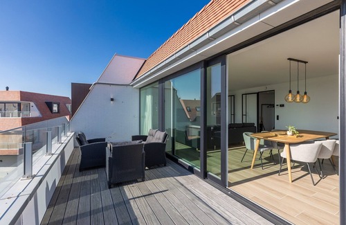 Middelkerke Apartment | Spacious apartment for 8 people near the sea.