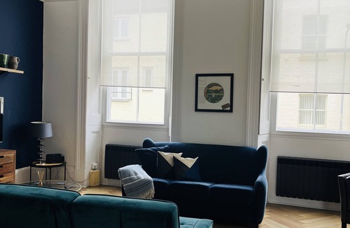 Ross-on-Wye Apartment | Spacious Apartment in Ross-on-Wye, close to river and town centre - free parking