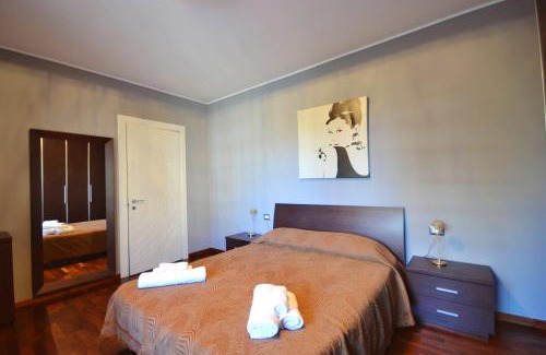 Vercelli Apartment | Spacious apartment in Vercelli with terrace and garden