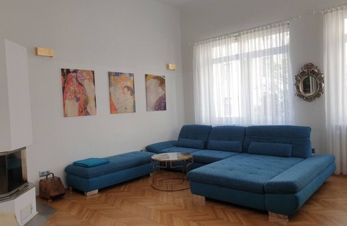 Favoriten Apartment | Spacious apartment near city center for 8 guests