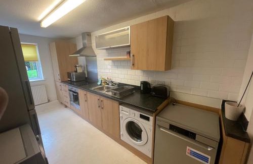 Uxbridge North Apartment | Spacious Apartment near Heathrow with Allocated Parking