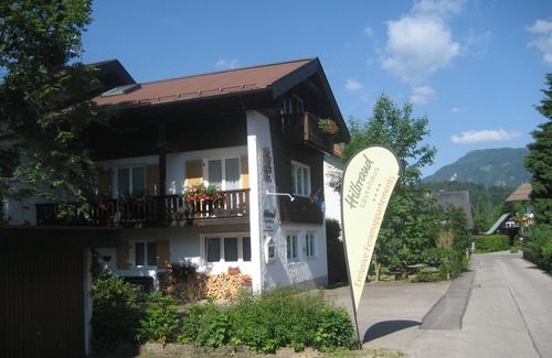 Oberstdorf Apartment | Spacious apartment on the top floor, south-facing balcony, mountain view, summer: cable car included.