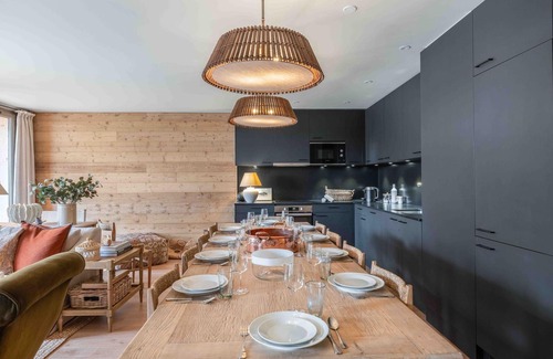 Meribel-Mottaret Apartment | Spacious apartment, ski-in/ski-out, parking included