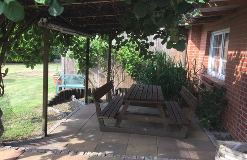 Meppen House | Spacious apartment with garden, terrace and fireplace