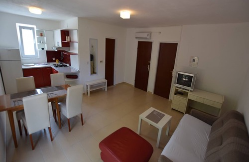 Pag Apartment | Spacious apartment with terrace