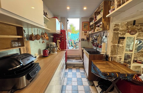 Concarneau House | Spacious atypical artist's house in downtown Concarneau "ATELIHOME