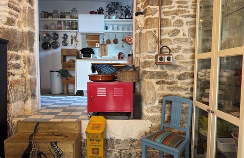 Concarneau House | Spacious atypical artist's house in downtown Concarneau "ATELIHOME