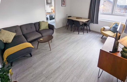 Peckham Apartment | Spacious - Balcony - TV - Wifi