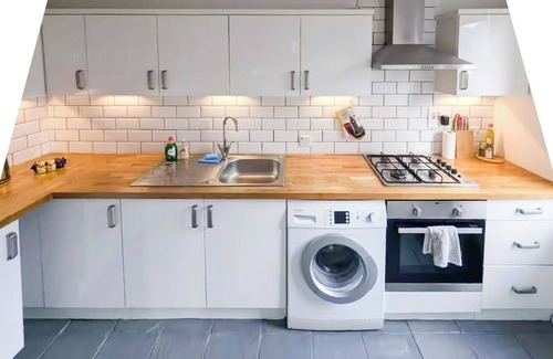 Peckham Apartment | Spacious - Balcony - TV - Wifi