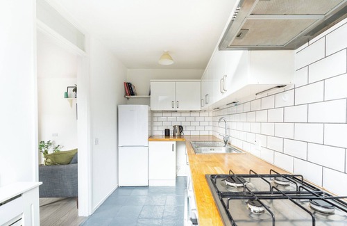 Peckham Apartment | Spacious - Balcony - TV - Wifi
