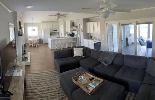 Atlantic Beach House | Spacious Beach House w/hot tub - Oceanside 2 1/2 blocks from the beach!