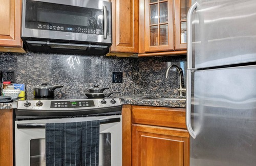 Bermuda Riviera Condo | Spacious Beach Retreat - Private Beach - Pool & Tiki - Ping Pong & Hockey Table